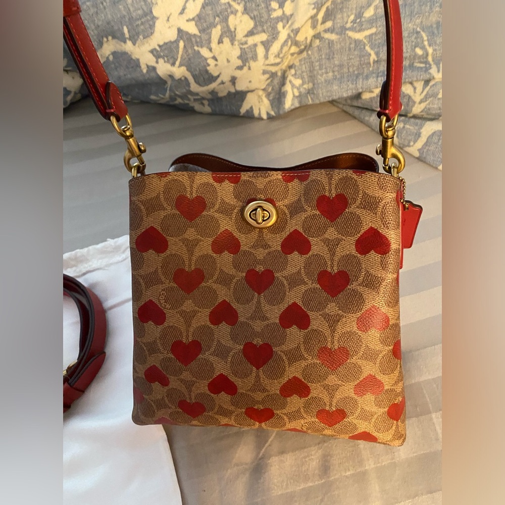 Coach Willow heart ❤️ print bucket bag